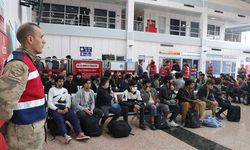 Afganistan uyruklu 136 düzensiz göçmen Erzurum'dan ülkelerine gönderildi