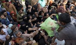 Pakistan'da "bedava un" izdihamında 7 kişi hayatını kaybetti