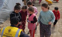 Samsun Büyükşehir Belediyesi depremzede çocuklara 125 bin oyuncak dağıttı