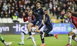 10 kişi kalan Fenerbahçe, Sivas deplasmanından kayıpsız çıktı