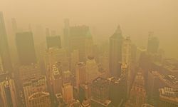 Kanada'daki orman yangınlarından etkilenen New York'ta uçak seferleri ertelendi