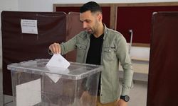 KKTC'de seçmenler ara seçim için oy kullanıyor