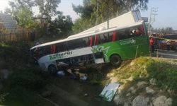 Mersin'de feci kaza: Yolcu otobüsü ile kamyon çarpıştı