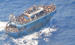 Yunanistan’da göçmen teknesinin batmadan önce çekilen görüntüleri paylaşıldı