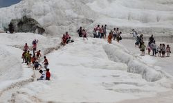 Pamukkale'de bayram tatili yoğunluğu sürüyor