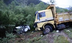 Kastamonu'da cip ile kamyon çarpıştı 2 kişi öldü