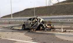 Kocaeli'de feci kaza: Bariyere saplanan otomobildeki 2 kişi öldü, 1 kişi yaralandı