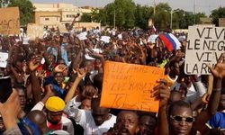 Nijer'deki cunta destekçileri Fransa'yı protesto etti