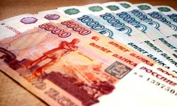 Dolar/ruble paritesi Mart 2022’den bu yana ilk defa 100’ü geçti