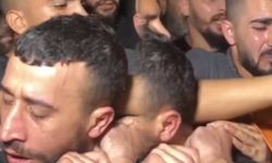Filistinli şehidin cenazesinde yakınları gözyaşlarına hakim olamadı