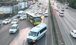 Kadıköy'de kaza trafiği felç etti