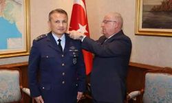 Milli Savunma Bakanı Yaşar Güler, uzaya gidecek ilk Türk'e rütbe taktı