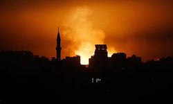 İşgalci İsrail Gazze'de camiyi vurdu