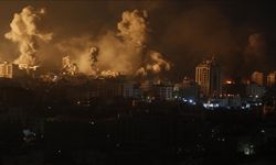 İsrail, hava saldırılarının yanı sıra, denizden de Gazze'yi vurmaya başladı