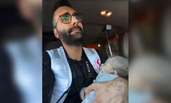 Gazeteci gözyaşlarını tutamadı: Siyonistlerin bombardımanında bir bebek şehit oldu