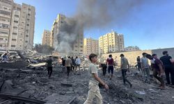 İsrail, Gazze'de bir camiyi daha bombaladı