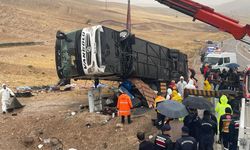 Sivas'ta yolcu otobüsü devrildi: 7 ölü 40 yaralı