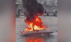 Bakırköy'de alev alev yanan tekne battı!