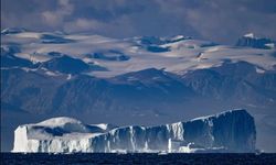 Dünya'nın en büyük buz dağı 35 yıl sonra hareket etti