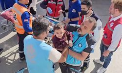Bakan Koca karşıladı! Gazzeli 3 yaralı çocuk Ankara'ya getirildi