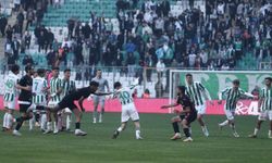 Bursaspor - Diyarbekirspor maçında saha karıştı! 5 futbolcu kırmızı kart gördü