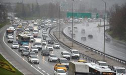 İstanbul'da yağmurun da etkisiyle trafik yoğunluğu yaşanıyor