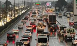 İstanbul'da yağış sonrası trafik yoğunluğu yüzde 90'a ulaştı