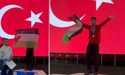 Bir başarı ancak bu kadar anlamlı kutlanabilirdi! Milli sporcu birincilik kürsüsünde Filistin bayrağı açtı