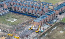 İngiltere'de milyonlarca dolarlık yeni evler 'zemin' nedeniyle yıkılıyor!