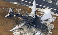 Japonya'da facianın izleri! Küle dönen yolcu uçağı görüntülendi