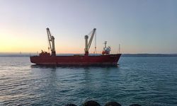 İstanbul Boğazı girişinde arızalanan kuru yük gemisi kurtarıldı