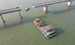 Çin'de kargo gemisinin çarptığı köprü çöktü: 5 kişi öldü