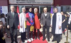 Ömer Halisdemir Kız Anadolu İmam Hatip Lisesi öğrencisinden büyük başarı