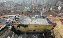 Eyüpsultan'da 2 katlı binada başlayıp 3 gecekonduya daha sıçrayan yangın söndürüldü
