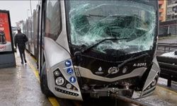Avcılar'da metrobüs kazası: 4 yaralı