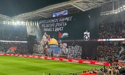Trabzonspor taraftarından 'Filistin'e destek, İsrail'e lanet' koreografisi