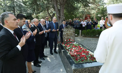 Başkan  Erdoğan'dan Türkeş'in kabrine ziyaret