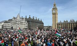 İngiltere'de, hükümetin İsrail'e silah satışına son vermesi için yürüdüler