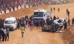 Sri Lanka'da yarış otomobili seyircilerin arasına daldı: 7 ölü
