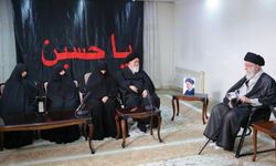 İran Dini Lideri Hamaney'den Reisi'nin evine taziye ziyareti