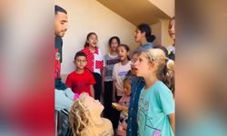 Gazzeli çocuklardan Türkçe şarkı