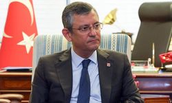 Özgür Özel'in ayağı kırıldı