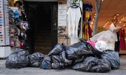 Belediye işçileri iş bıraktı! İzmir'de her yer çöp doldu...