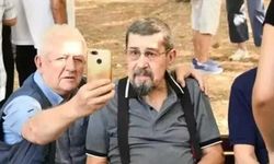 Cenaze töreninde ünlü isimle selfie çekilmesi tepki çekti