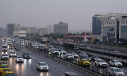 İstanbul'da haftanın ilk iş günü yağışın da etkisiyle trafik yoğunluğu arttı