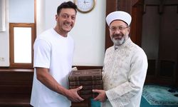 Diyanet İşleri Başkanı Ali Erbaş, Mesut Özil ile bir araya geldi