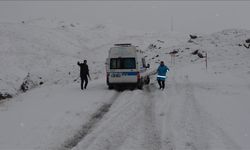 Kastamonu'da kar yağışı nedeniyle 8 köy yolu ulaşıma kapandı