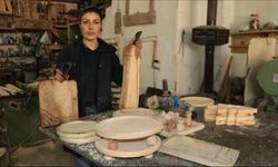 Muhasebeciliği bırakıp çocukluk hayali ahşap sanatına yöneldi
