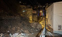 Artvin'de heyelan sebebiyle mahalle yolu kapandı