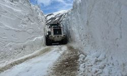 Hakkari’de kar 5 metreyi aştı: Yollar kapandı